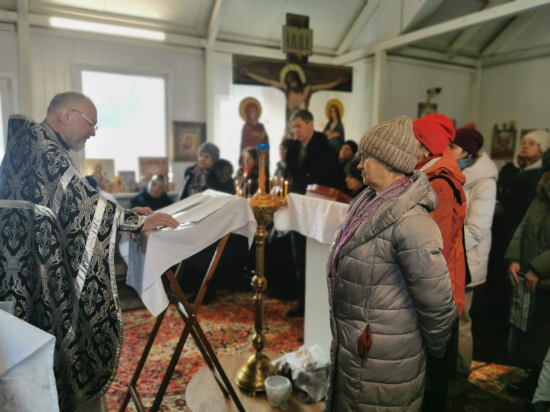 В храме Преображения Господня города Бийска помощник благочинного по миссионерскому служению провел семинар на тему: "Значение молитвы в жизни христианина"